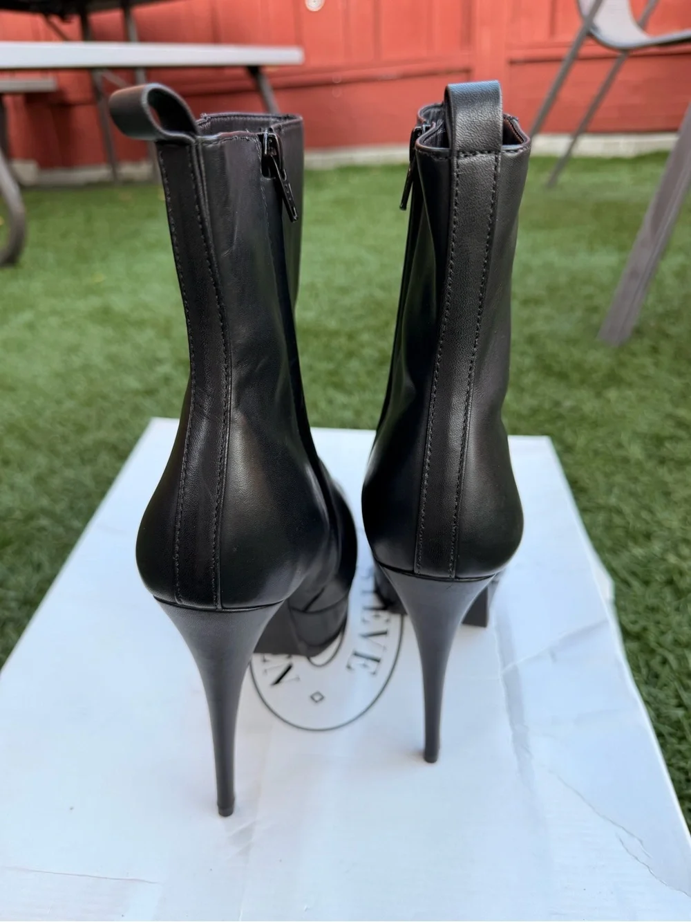 Steve Madden Kilo Black Leather Platform Ankle Booties Side Zip Round Toe 8M